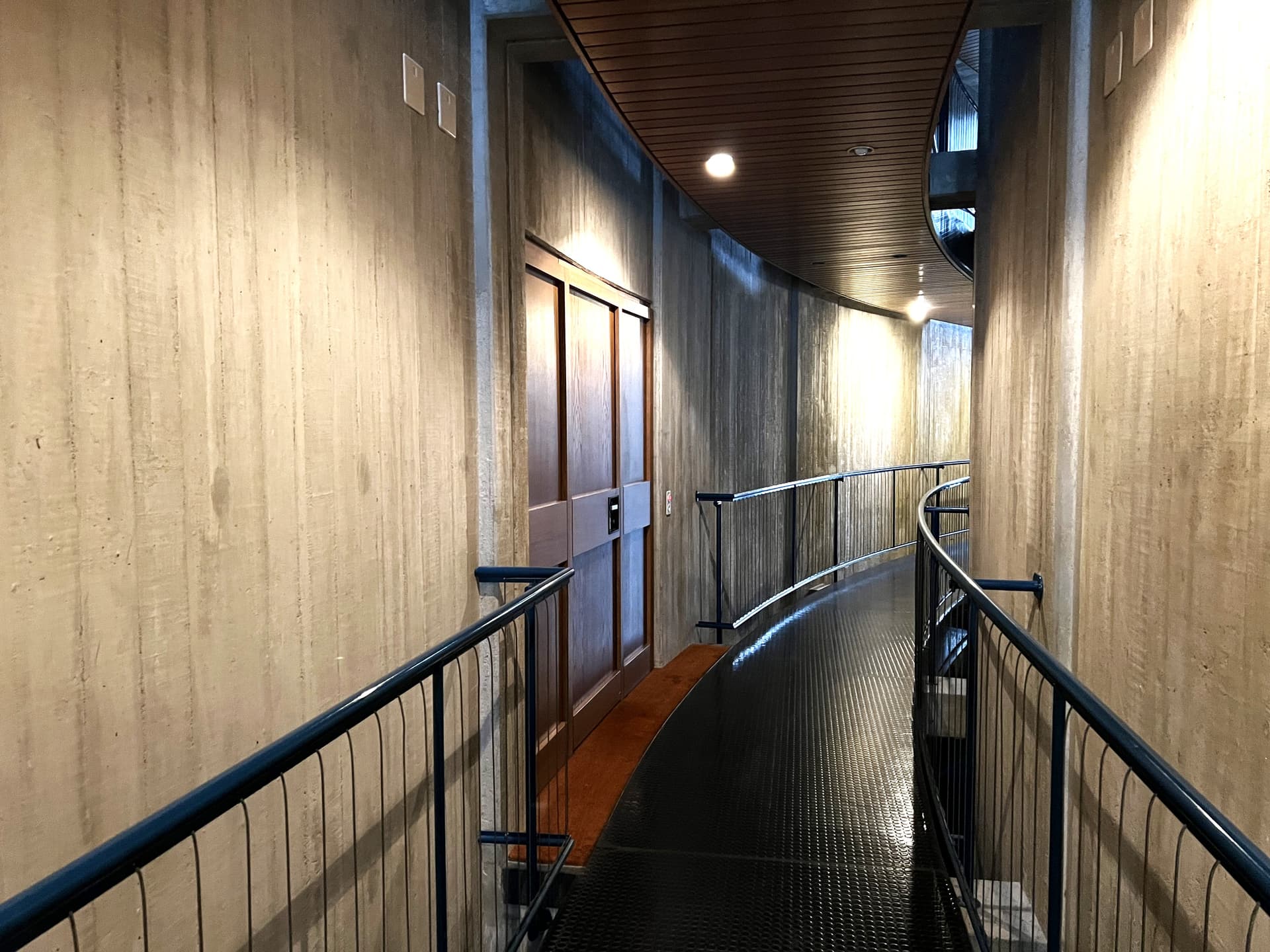 2.5-ROOM APARTMENT IN THE CITY CENTER
