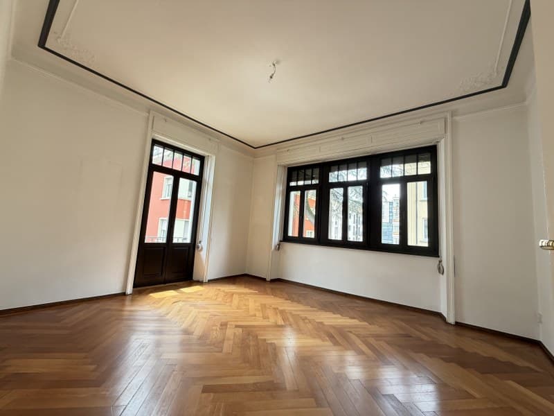 APPARTAMENTO 5.5 LOCALI IN ELEGANTE VILLA D'EPOCA, IN CENTRO CITTÀ