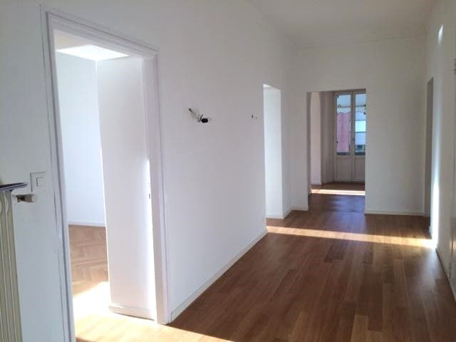 APPARTAMENTO DI 5 LOCALI CON MERAVIGLIOSA VISTA LAGO