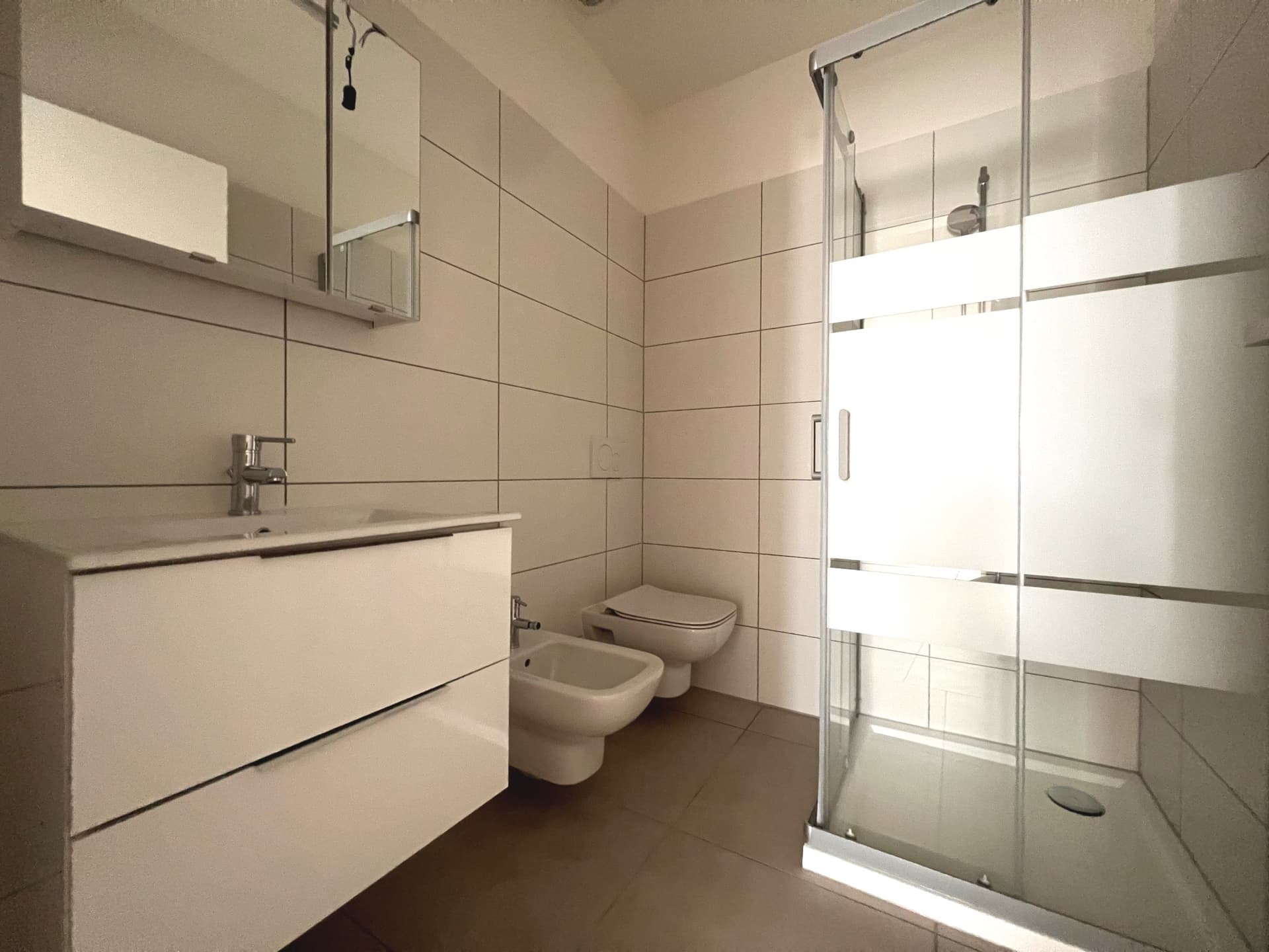 GROUND FLOOR STUDIO - FULLY RENOVATED