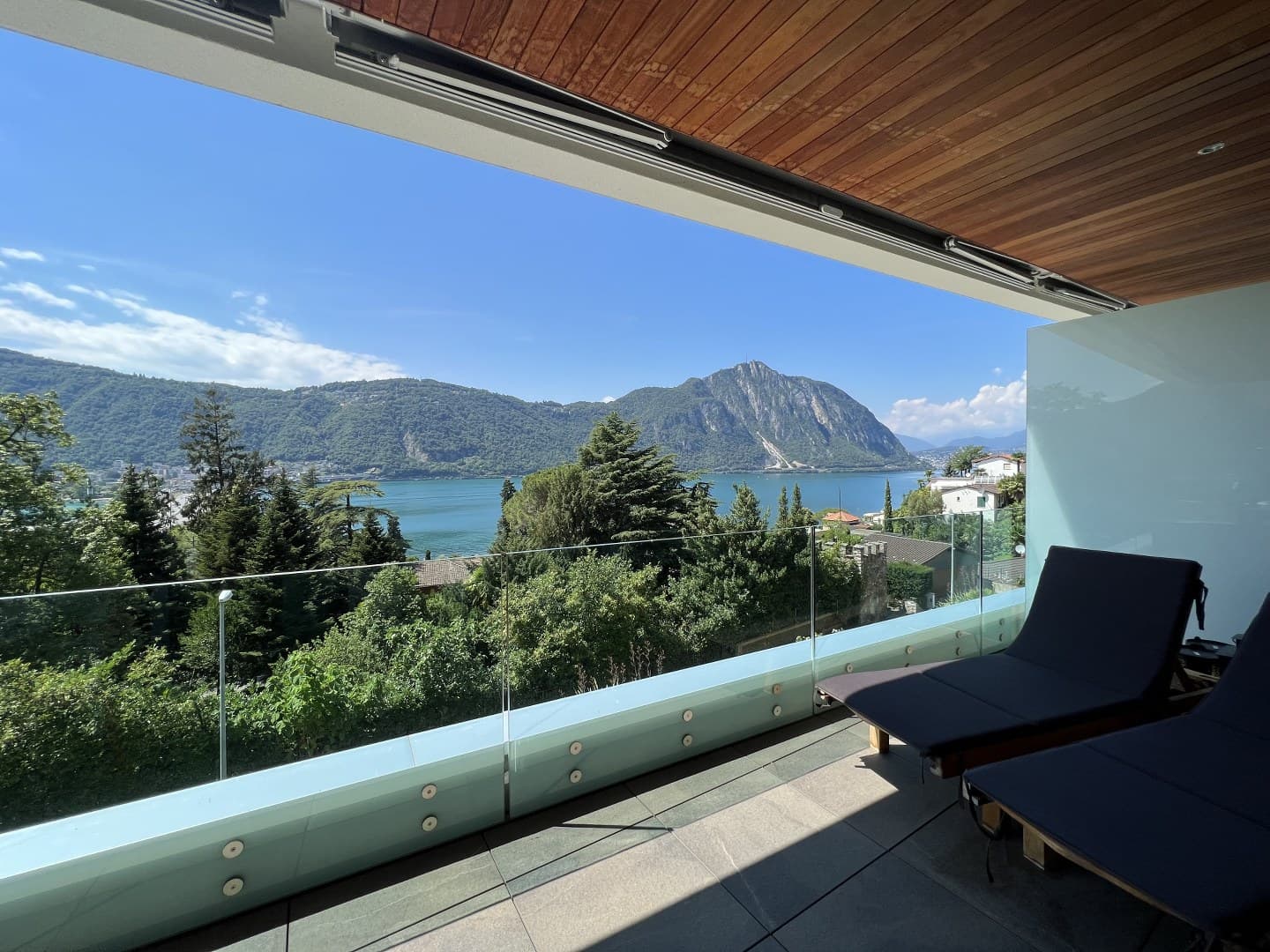 APPARTAMENTO 3.5 LOCALI MODERNO CON VISTA LAGO MERAVIGLIOSO