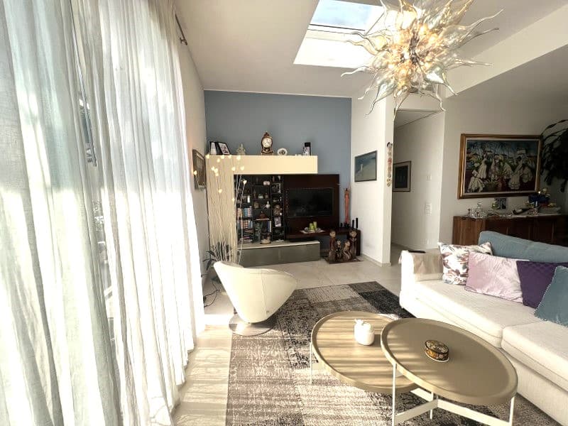  ELEGANT PENTHOUSE, LARGE SUNNY TERRACE WITH LAKE VIEW