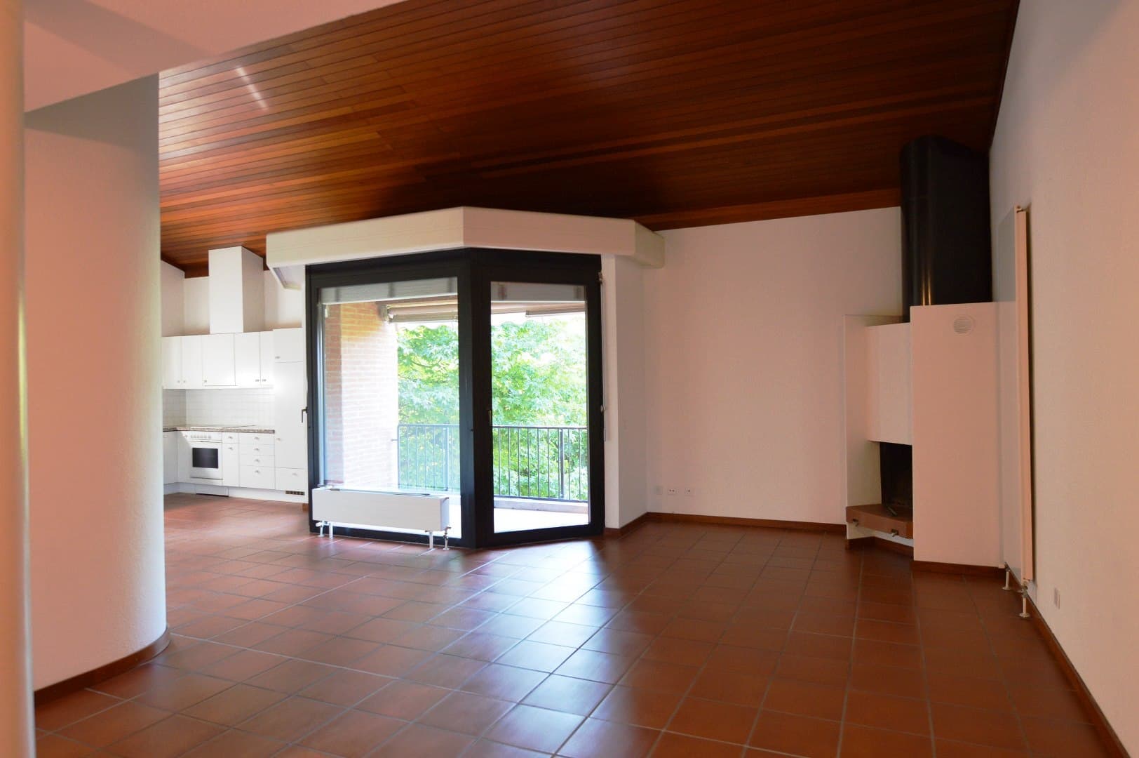 APPARTAMENTO 5.5 LOCALI CON TERRAZZA, IN ZONA TRANQUILLA NEL VERDE