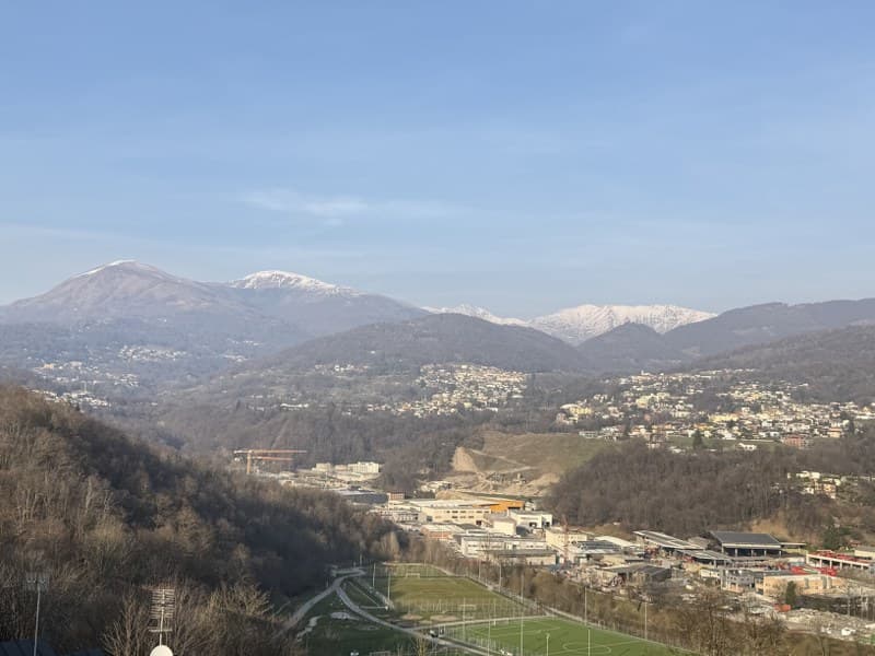 4.5-ROOM PENTHOUSE APARTMENT WITH LAKE VIEW IN ELEGANT BUILDING