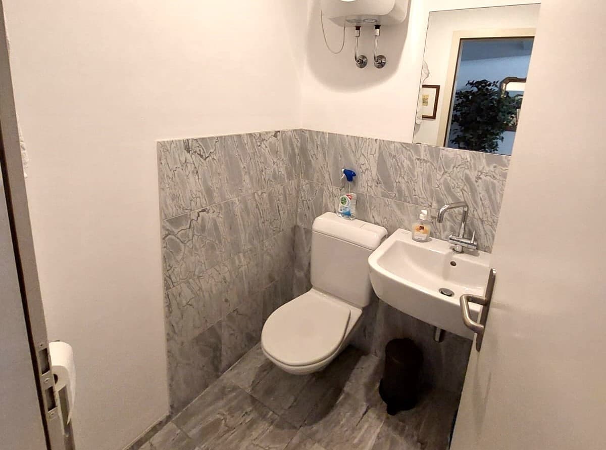 UFFICIO DI 6 LOCALI AMPIO E LUMINOSO