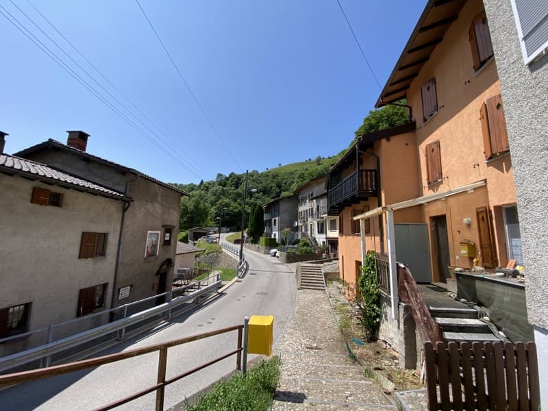 APPARTAMENTO 4.5 LOCALI DI VACANZA TRA LE MONTAGNE