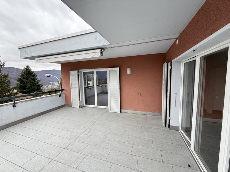 APPARTAMENTO ATTICO 5.5 LOCALI CON TERRAZZA E VISTA APERTA