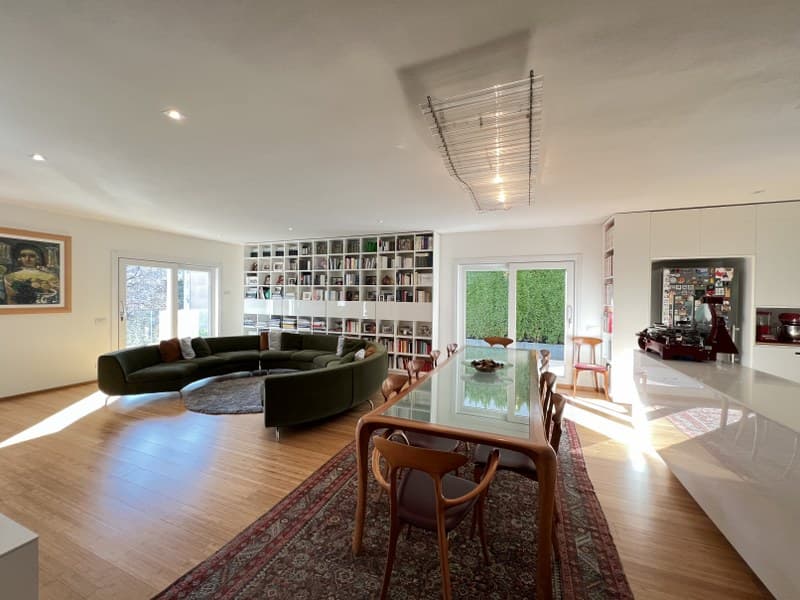 ELEGANT MODERN VILLA WITH LARGE GARDEN