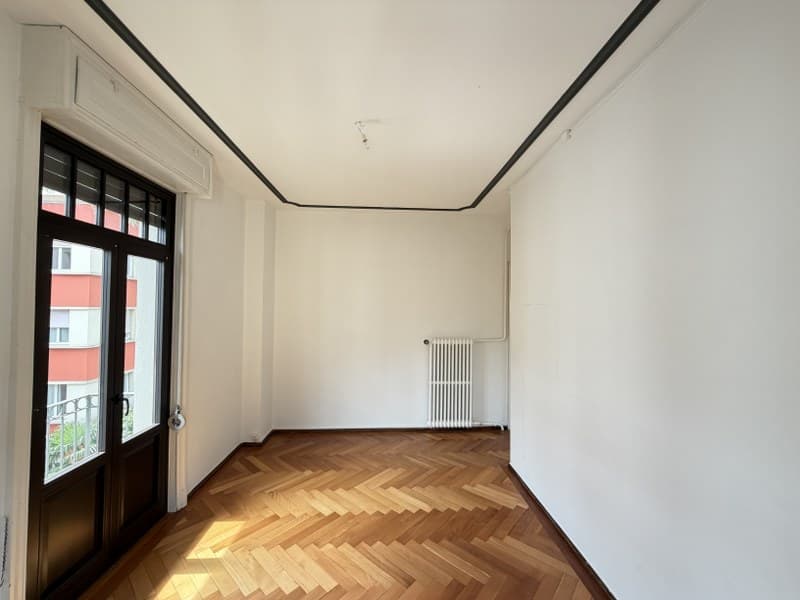 APPARTAMENTO 5.5 LOCALI IN ELEGANTE VILLA D'EPOCA, IN CENTRO CITTÀ
