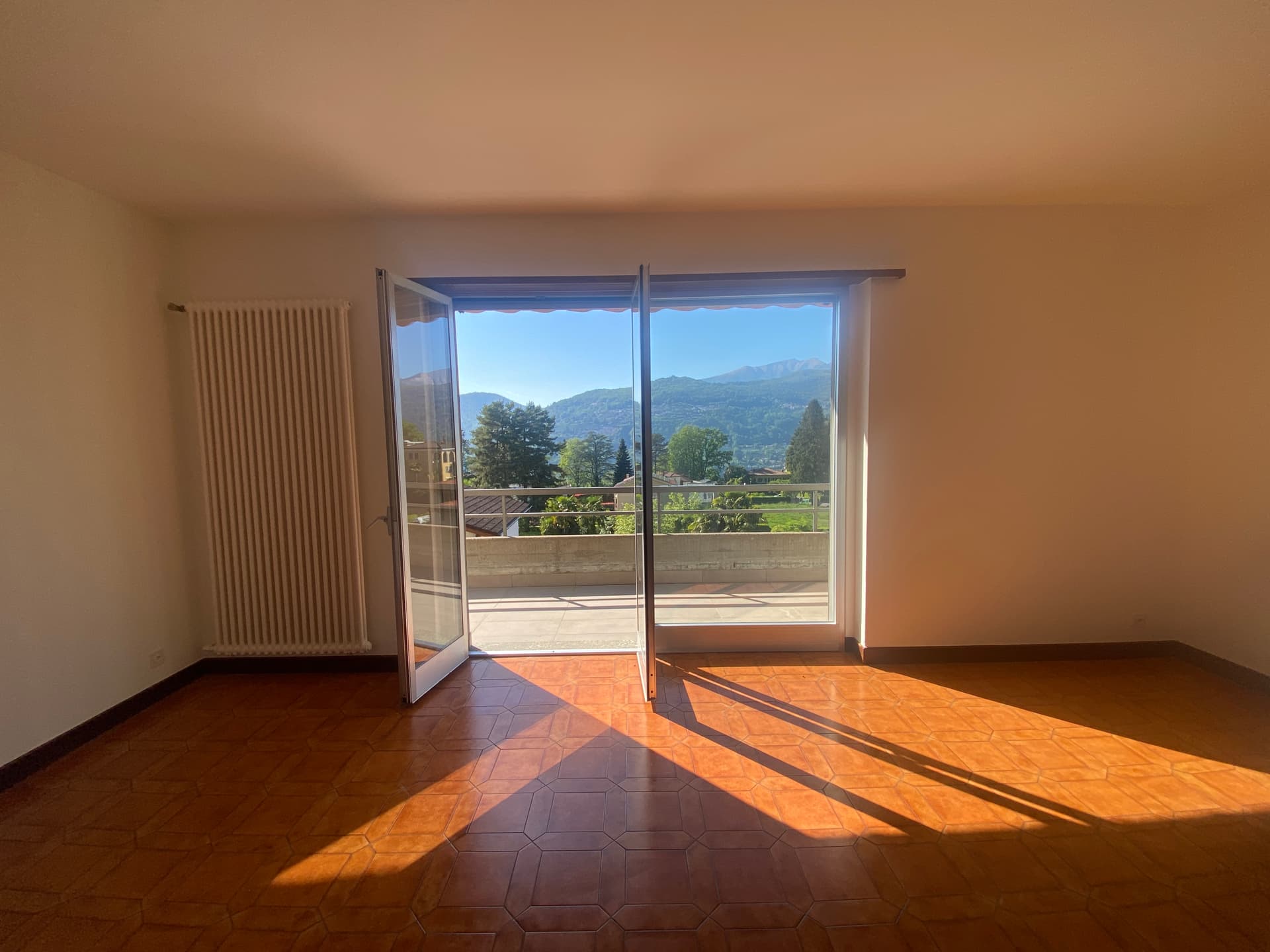 CASA BIFAMILIARE CON VISTA APERTA A MONTAGNOLA