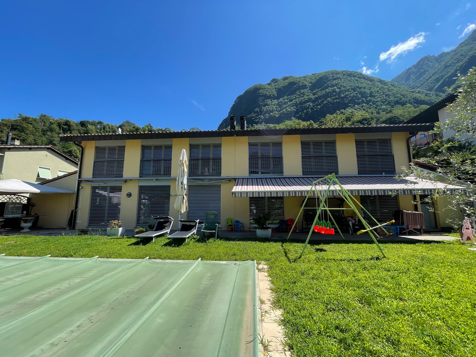 TWO-FAMILY VILLA WITH LARGE GARDEN