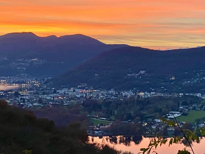 Occasione unica nella Collina d’Oro – Terreno di 776 mq con progetto approvato e vista lago