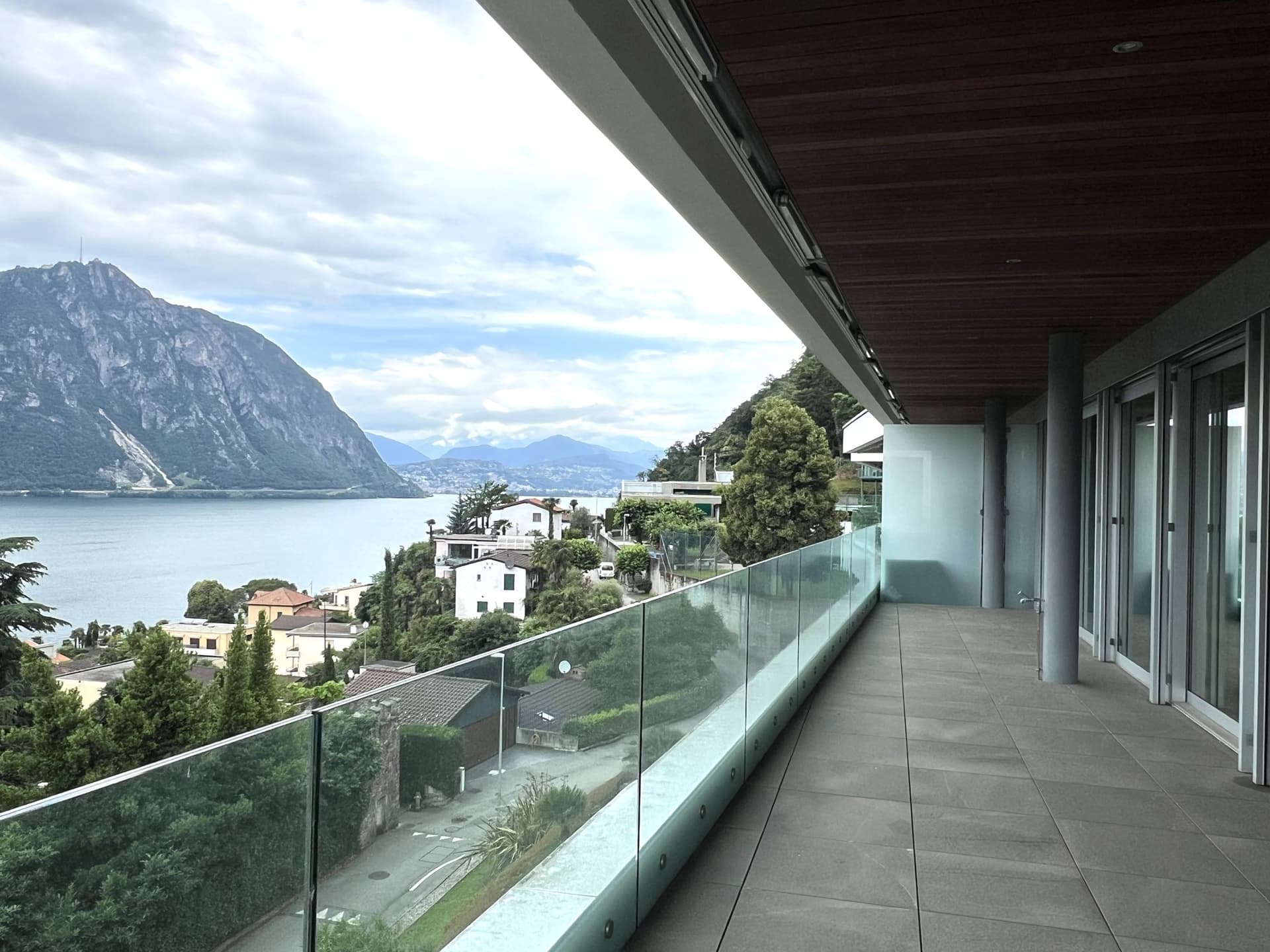 ATTICO DI 4.5 LOCALI CON SPLENDIDA VISTA LAGO