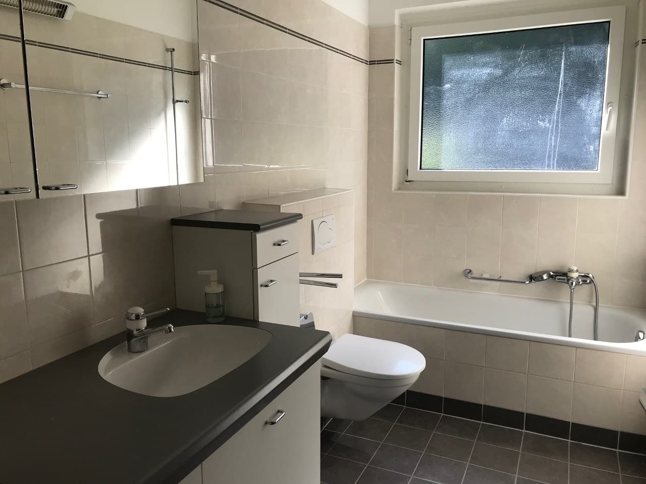 4.5 ROOM APARTMENT WITH PARTIAL LAKE VIEW