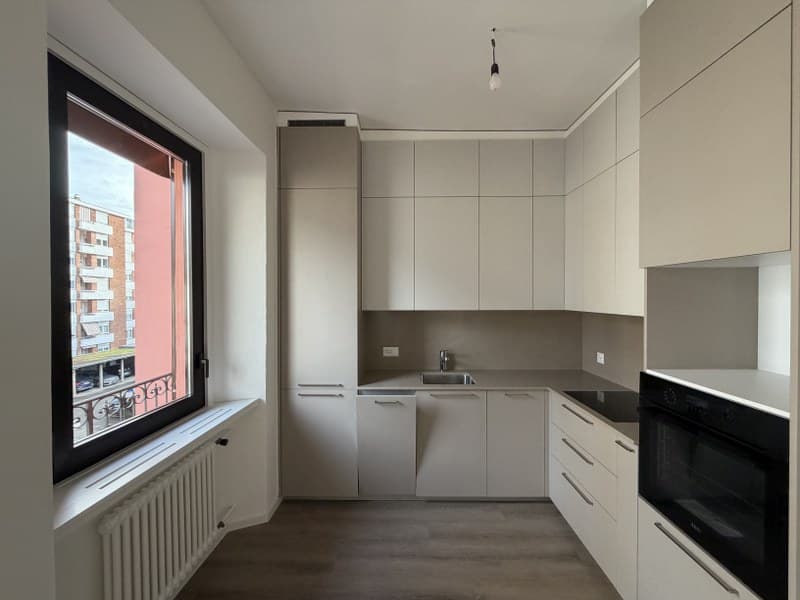 APPARTAMENTO COMPLETAMENTE RINNOVATO DI 2.5 LOCALI AL SECONDO PIANO CON BALCONE