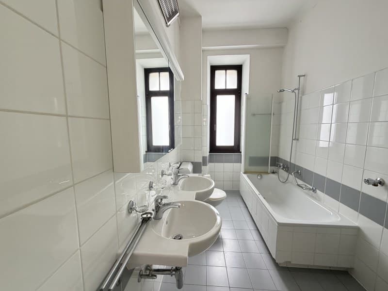 UFFICIO DI 6.5 LOCALI IN ELEGANTE VILLA D'EPOCA, IN CENTRO CITTÀ