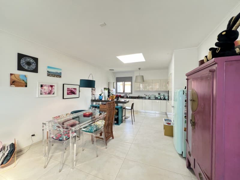 ESCLUSIVO ATTICO DI 4.5 LOCALI CON SPLENDIDA VISTA LAGO