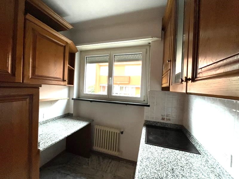 APPARTAMENTO 2.5 LOCALI CON BALCONE