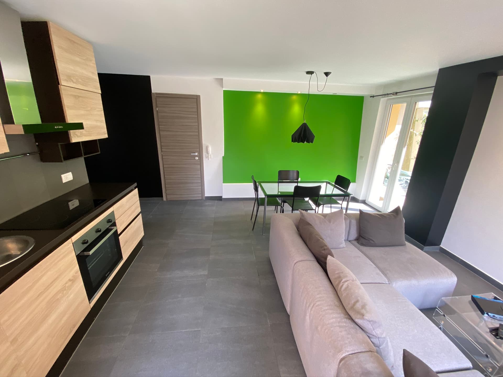 2.5-ROOM APARTMENT WITH PRIVATE GARDEN IN A SEMI-DETACHED HOUSE