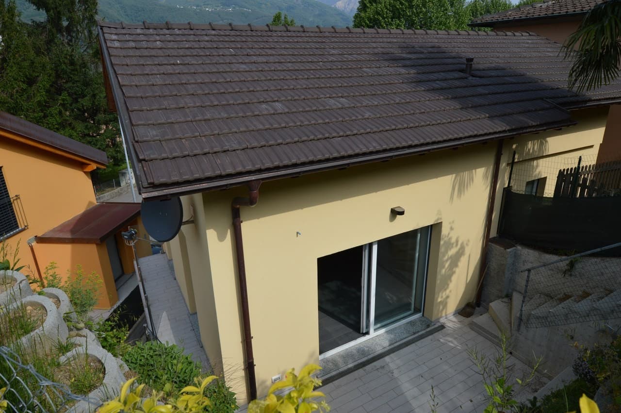 BRIGHT FAMILY HOME WITH TWO APARTMENTS