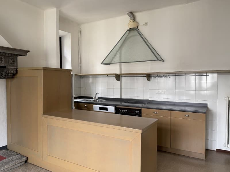 APPARTAMENTO 5.5 LOCALI IN ELEGANTE VILLA D'EPOCA, IN CENTRO CITTÀ
