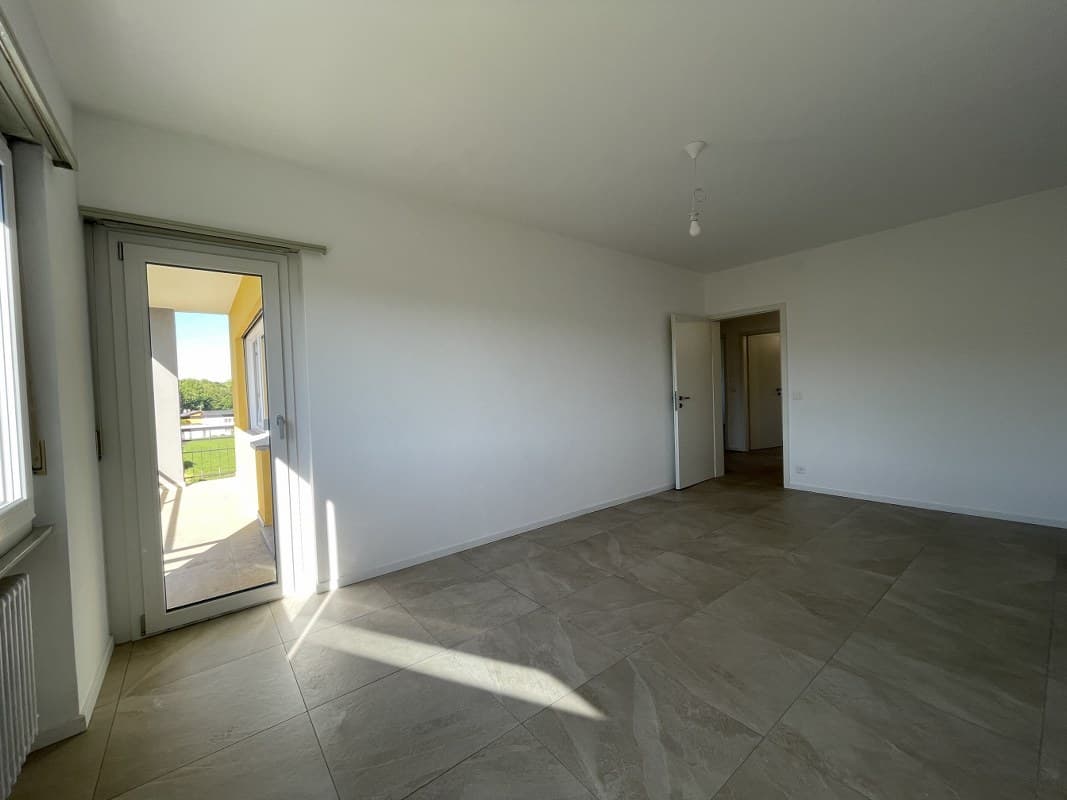 SPAZIOSO APPARTAMENTO DI 4.5 LOCALI CON TERRAZZA E VISTA APERTA