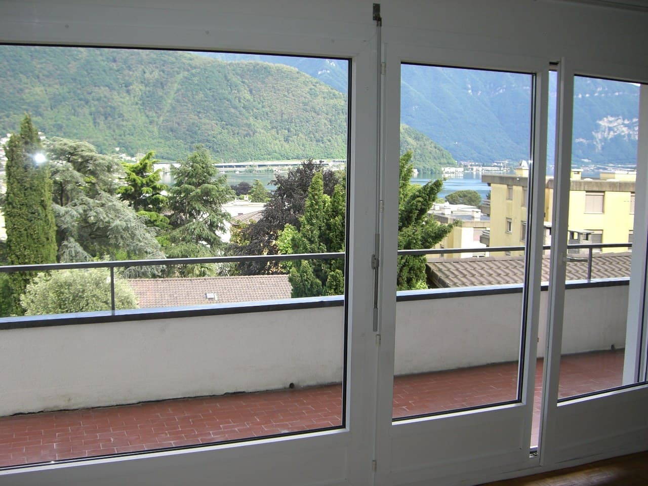 4.5 ROOM APARTMENT WITH PARTIAL LAKE VIEW