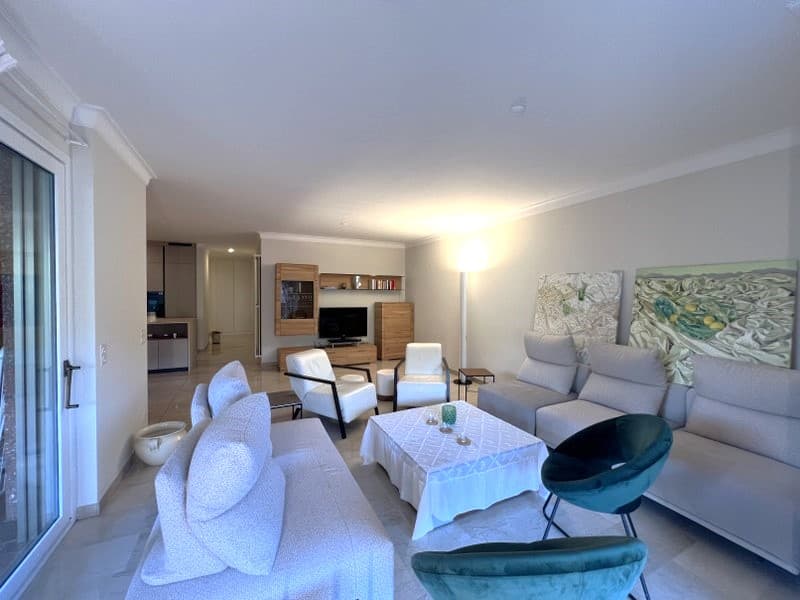 PRESTIGIOSO ATTICO DI  3.5 LOCALI A BORDO LAGO 