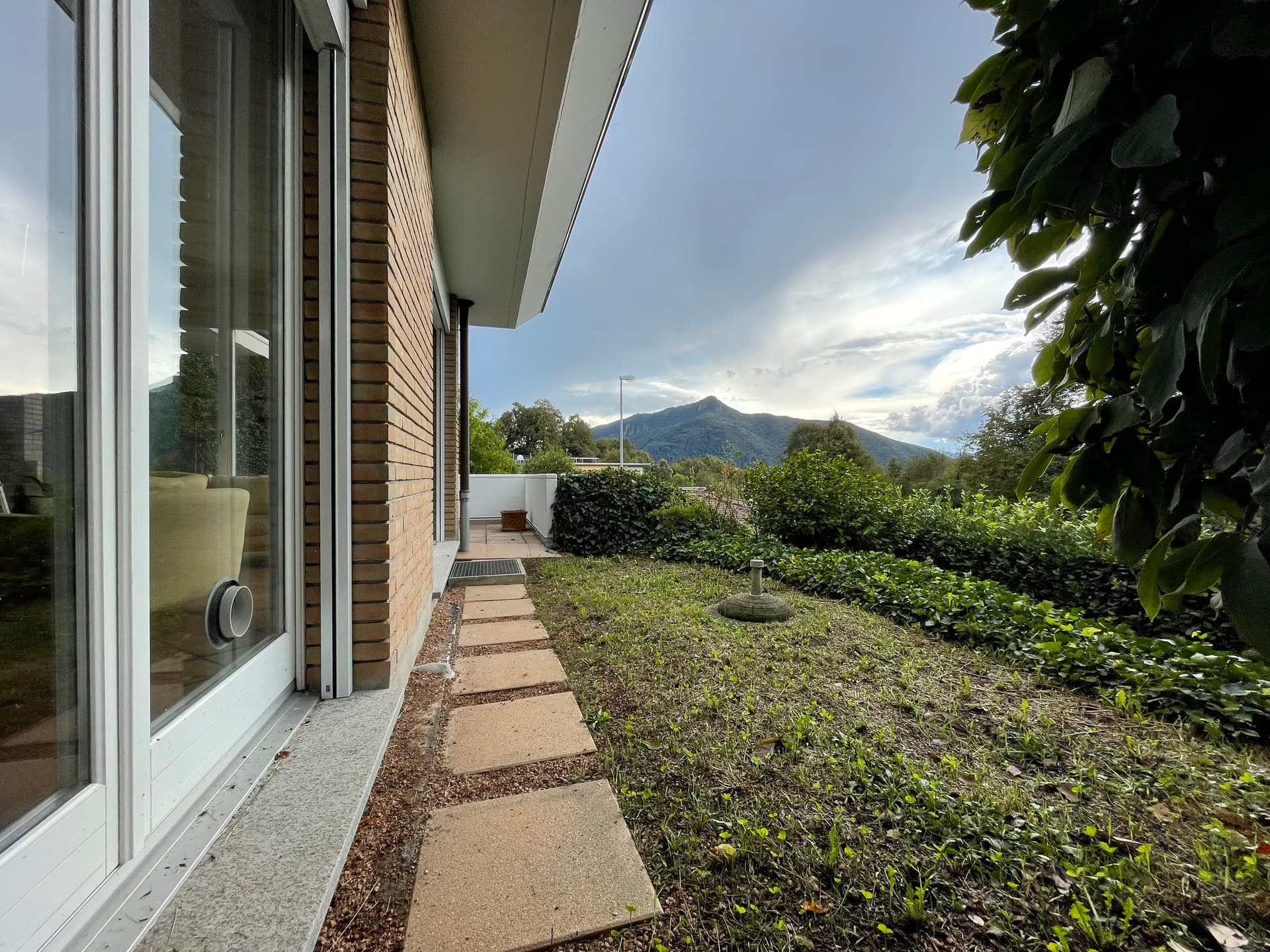 VILLETTA INDIPENDENTE CON GIARDINO, IN COMPLETA PRIVACY 