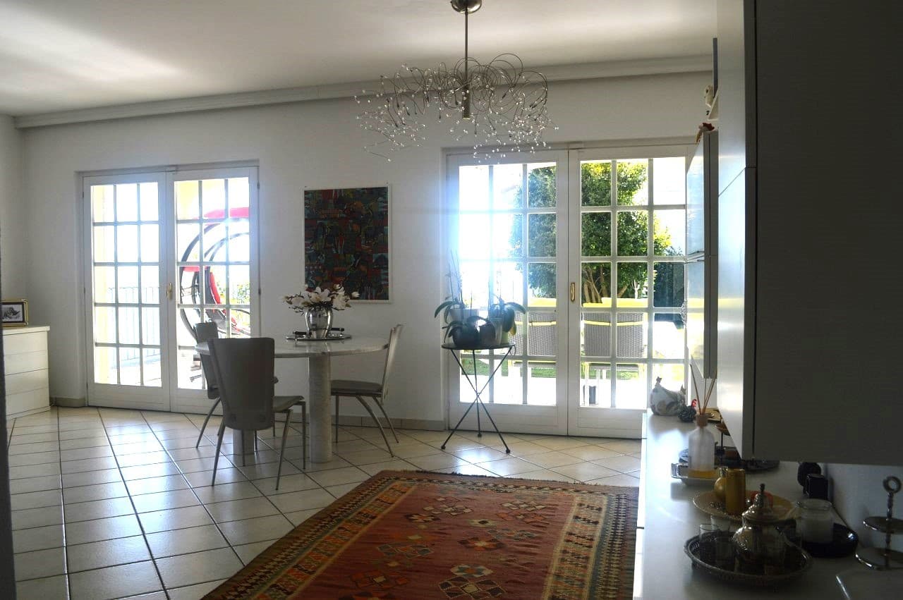 VILLA BIFAMILIARE CON SPLENDIDA VISTA PANORAMICA