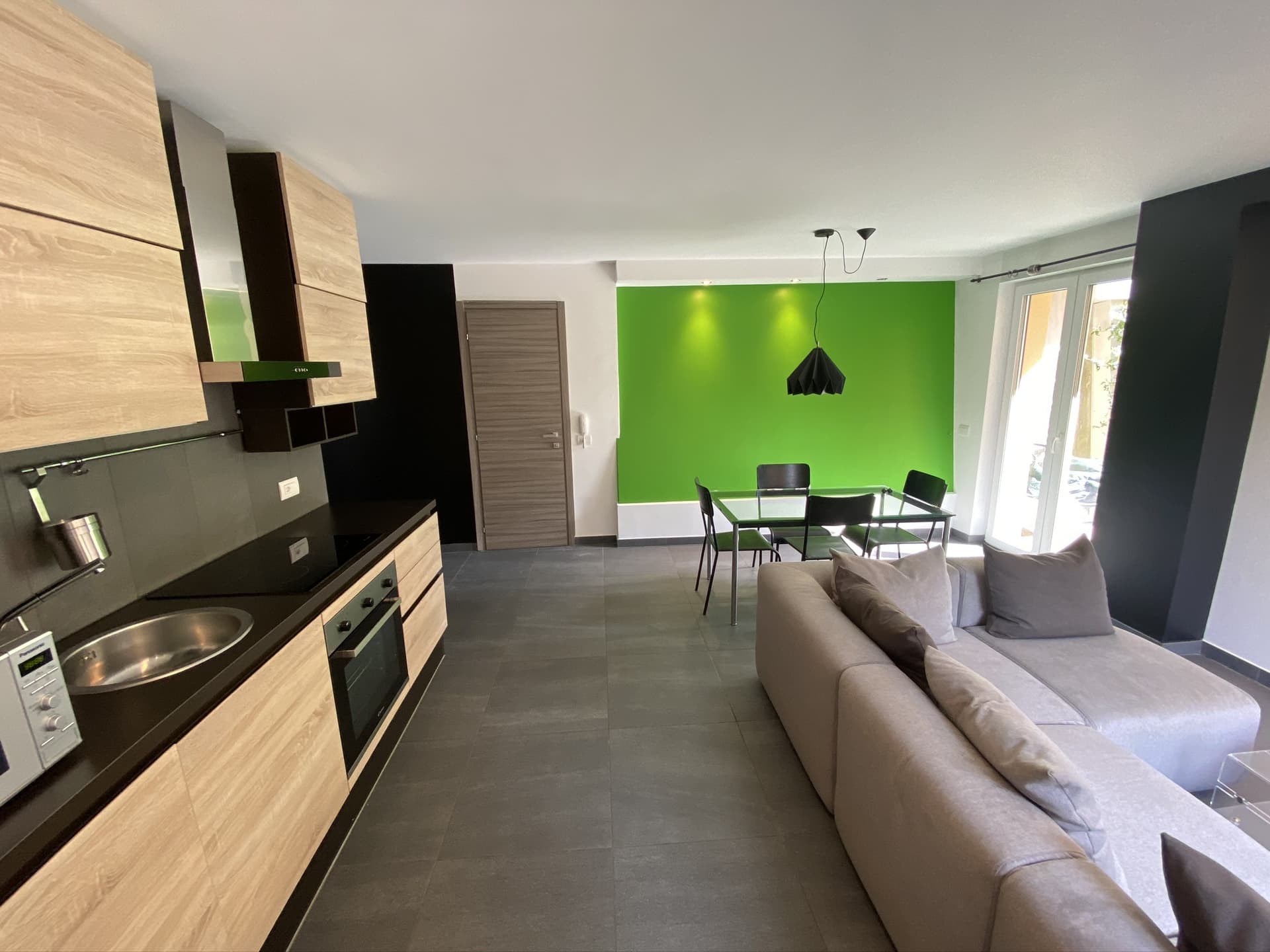 BRIGHT FAMILY HOME WITH TWO APARTMENTS