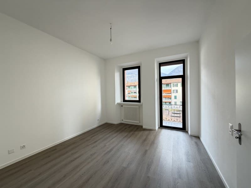 APPARTAMENTO COMPLETAMENTE RINNOVATO DI 2.5 LOCALI AL SECONDO PIANO CON BALCONE