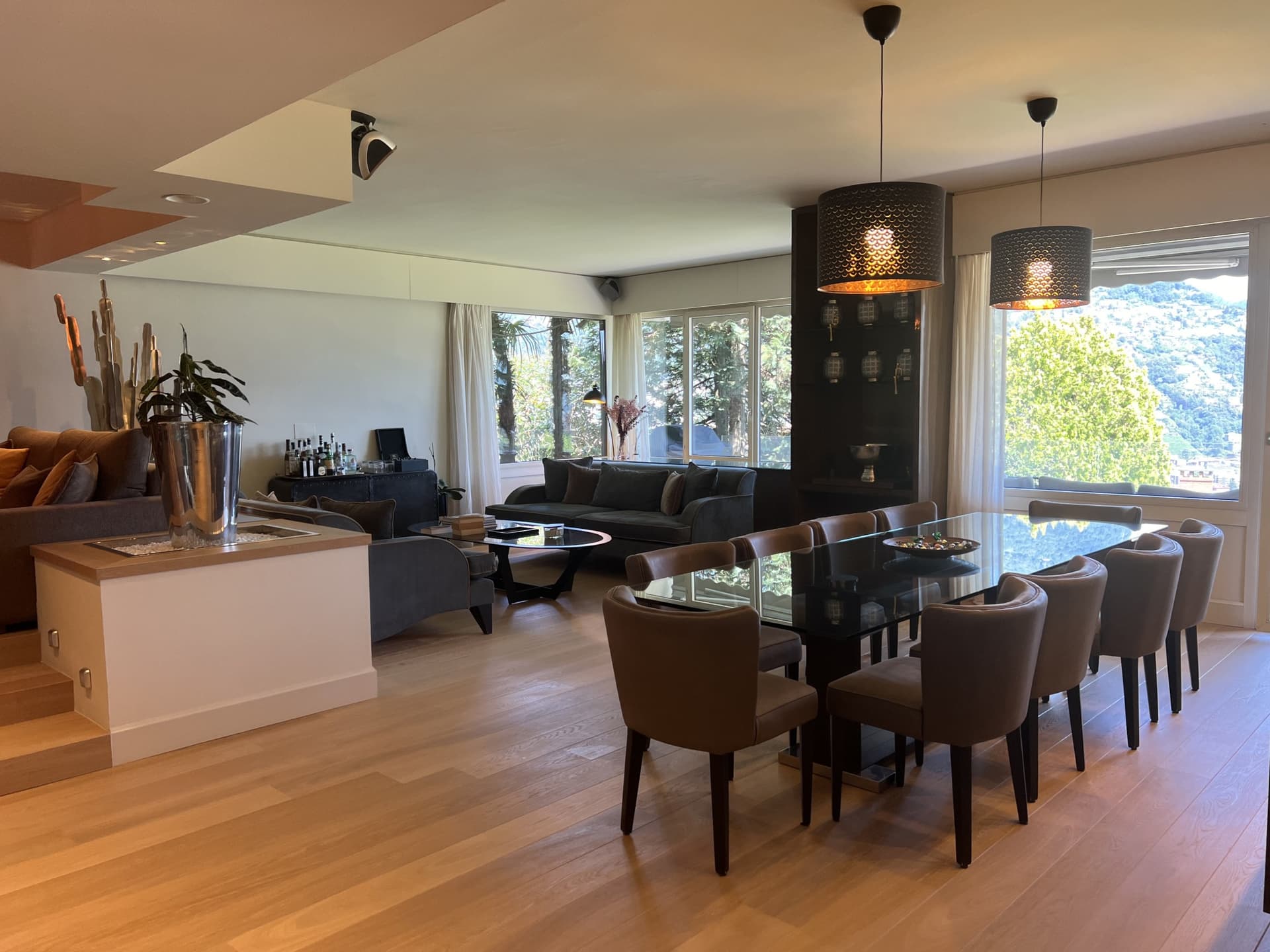 LUSSUOSA VILLA IN POSIZIONE PRIVILEGIATA