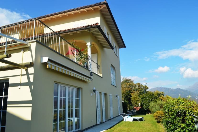 VILLA BIFAMILIARE CON SPLENDIDA VISTA PANORAMICA
