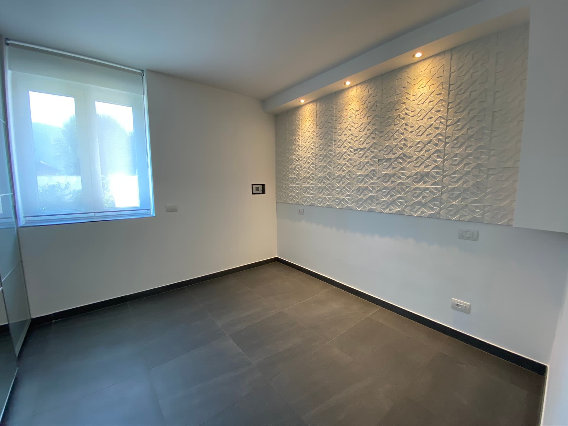 2.5-ROOM APARTMENT WITH PRIVATE GARDEN IN A SEMI-DETACHED HOUSE