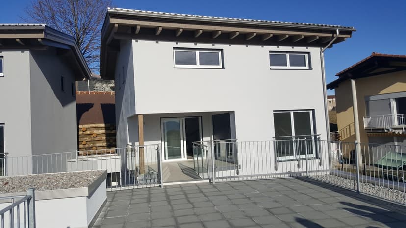 VILLA UNIFAMILIARE DI 5.5 LOCALI CON GIARDINO