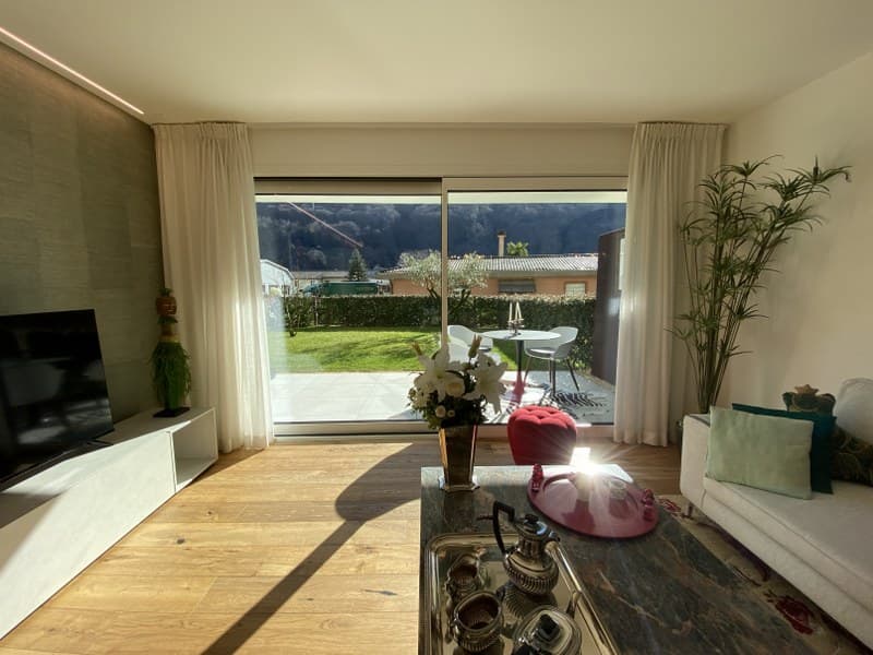 SPLENDIDO E SOLIVO 2.5 LOCALI ARREDATO CON GIARDINO