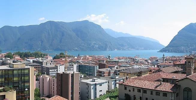 UFFICIO DI 6 LOCALI AMPIO E LUMINOSO