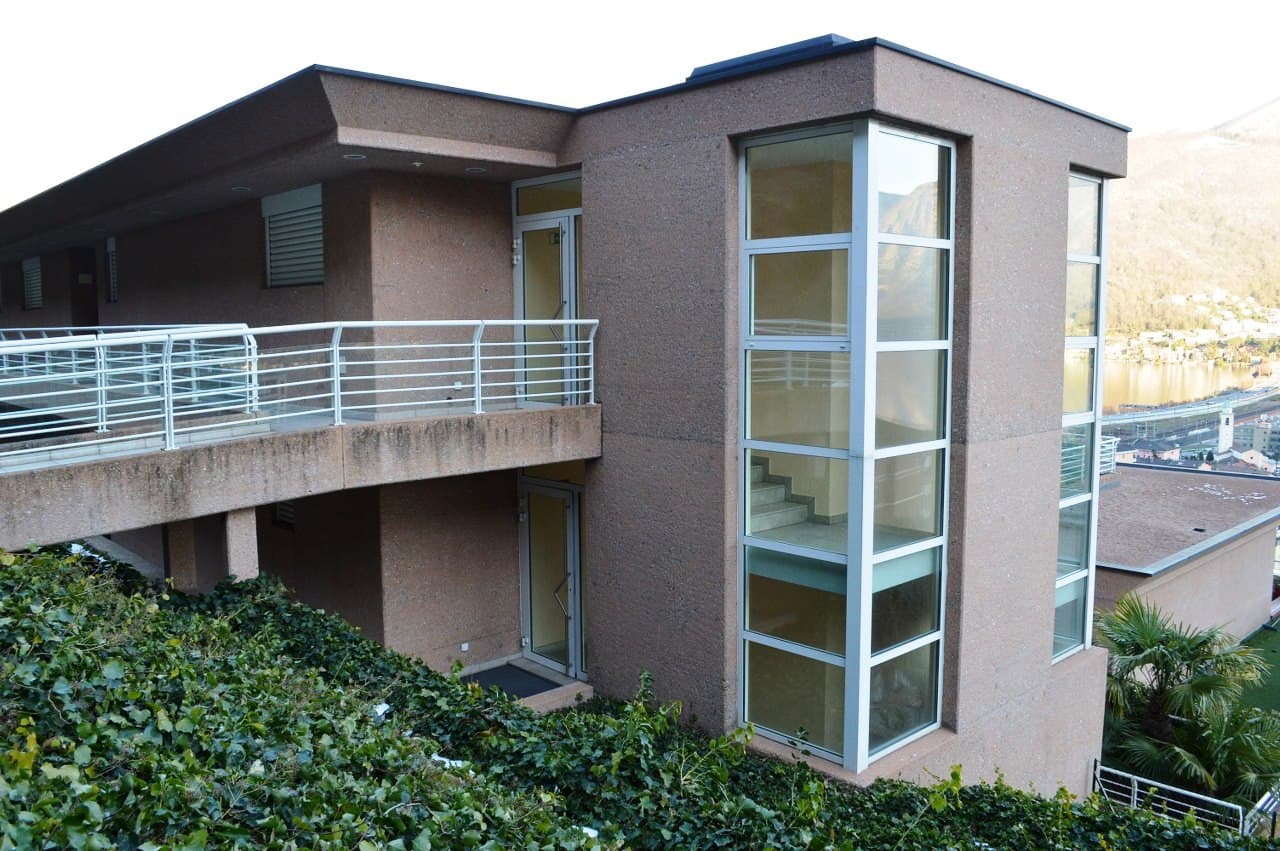 3.5-ROOM PENTHOUSE WITH A BEAUTIFUL TERRACE OVERLOOKING THE LAKE