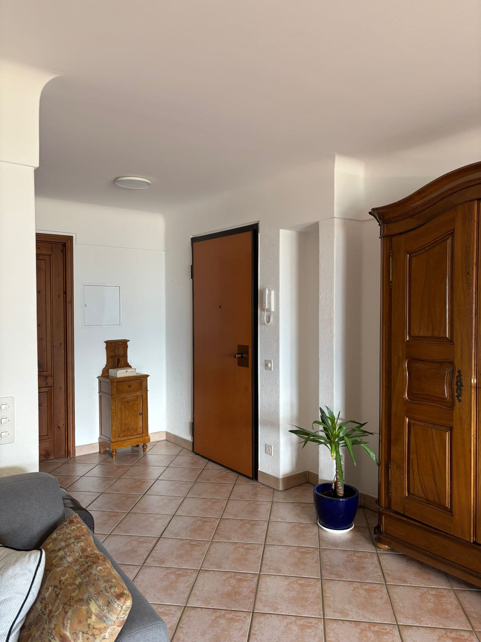 LUMINOSO APPARTAMENTO 3.5 LOCALI CON SPLENDIDA VISTA LAGO