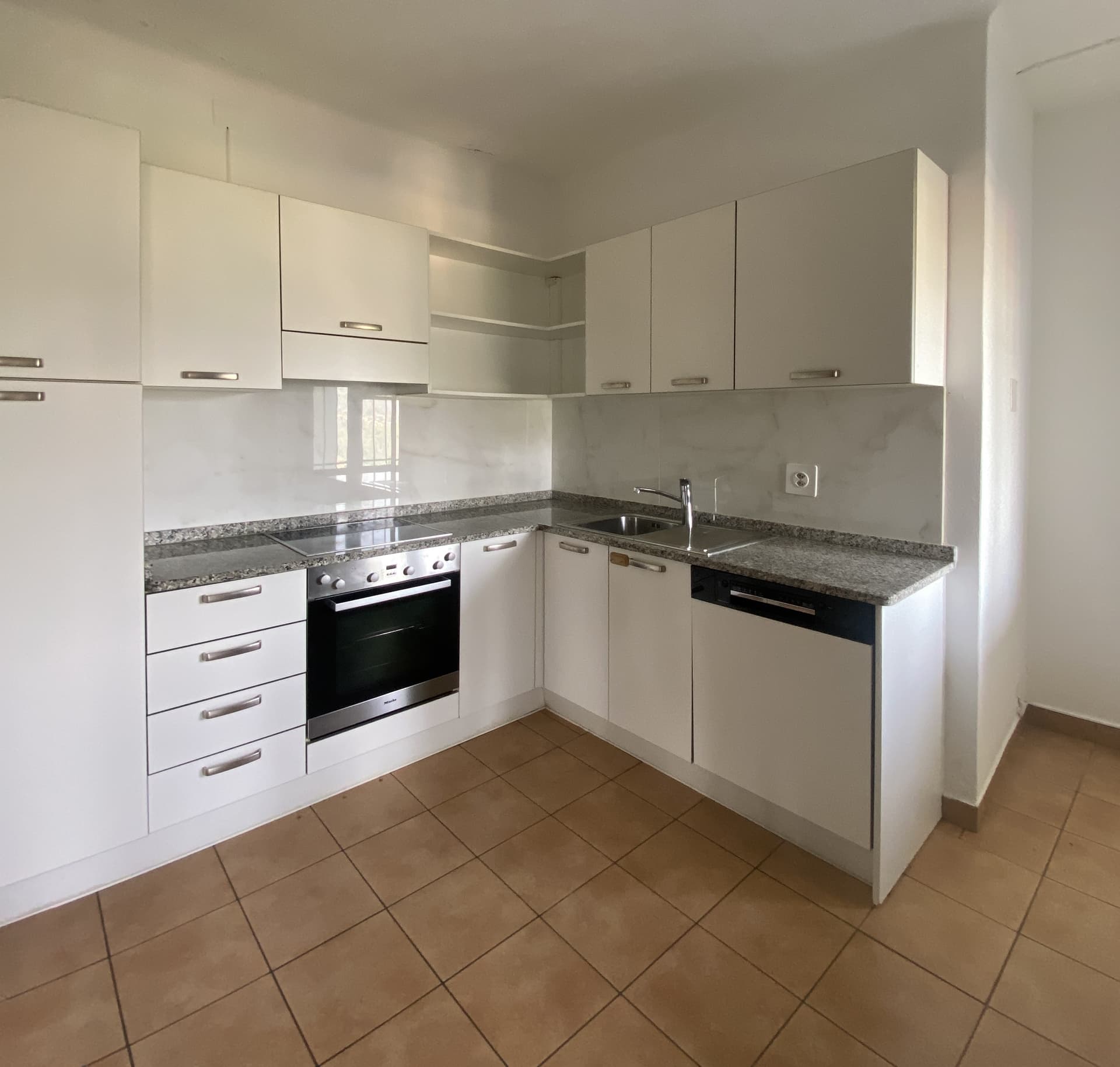 ELEGANTE CASA CON VISTA LAGO NEL CUORE DELLA COLLINA D'ORO 