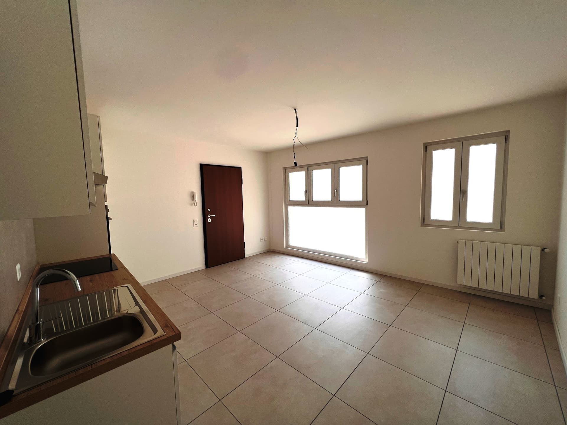 GROUND FLOOR STUDIO - FULLY RENOVATED