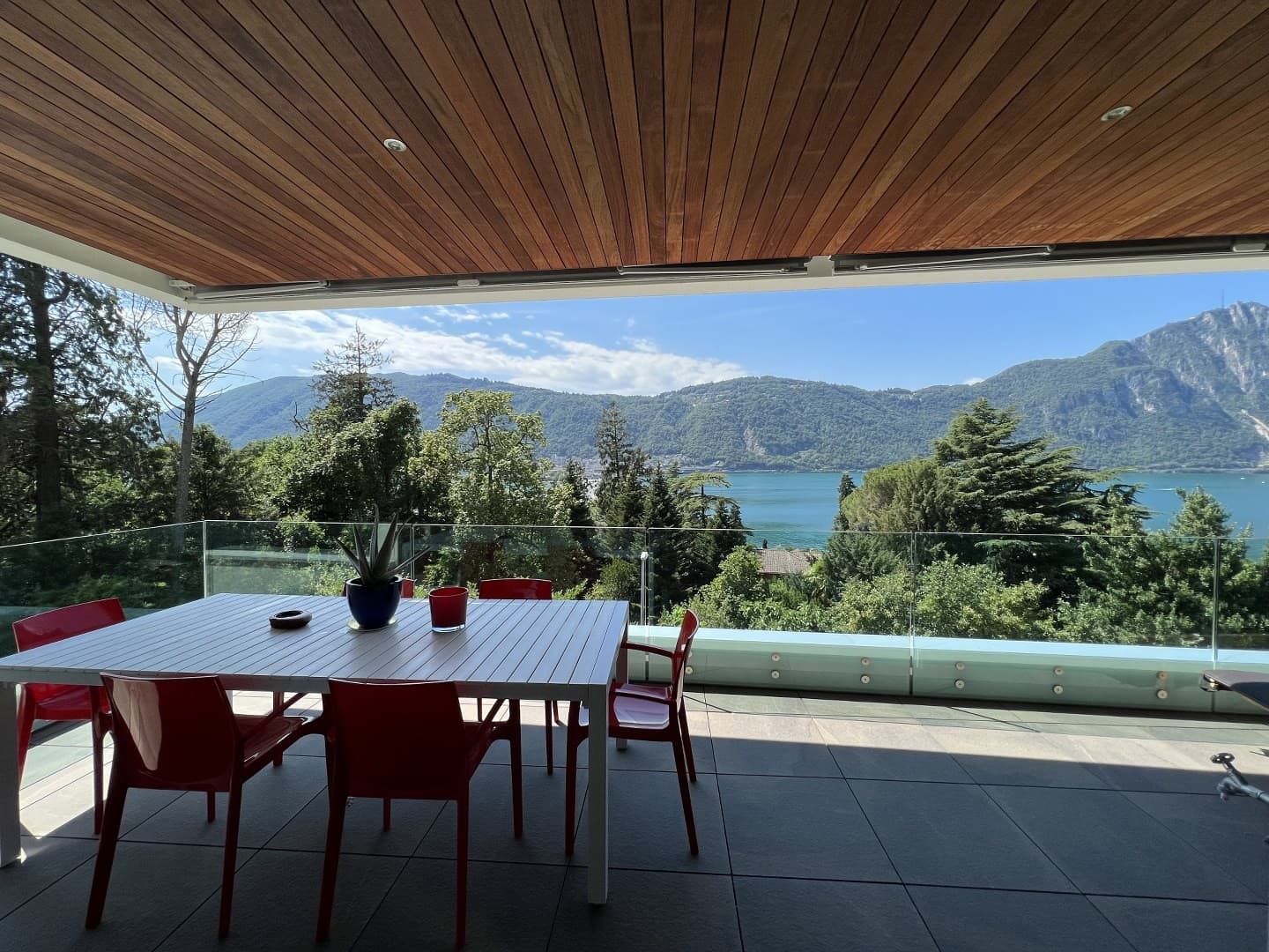 MODERNO APPARTAMENTO 3.5 LOCALI CON VISTA LAGO PANORAMICA