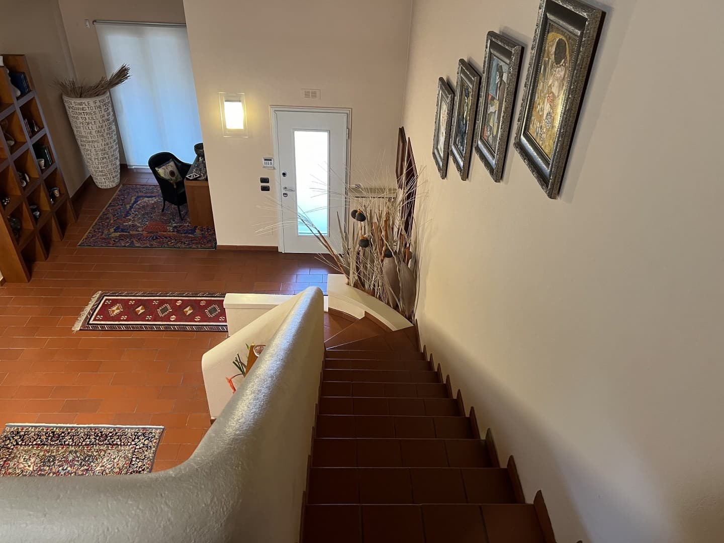 SINGLE VILLA WITH SPACIOUS GARDEN AND POOL