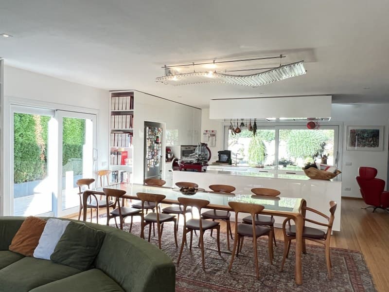 ELEGANT MODERN VILLA WITH LARGE GARDEN