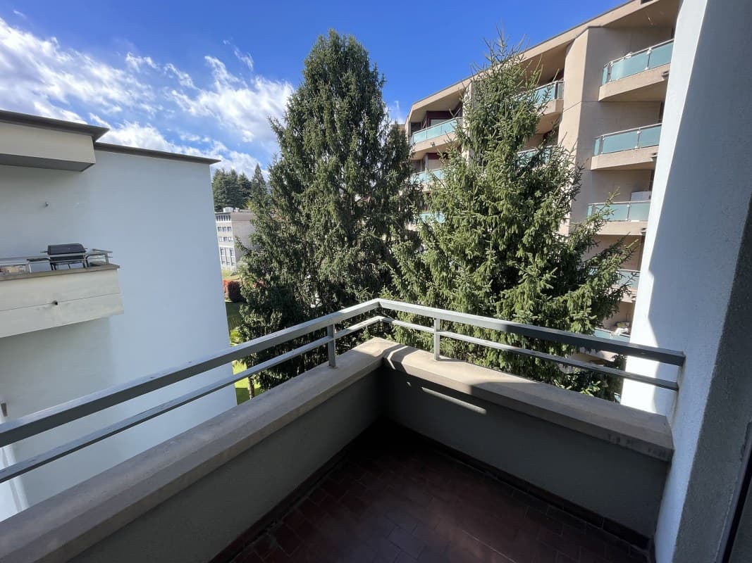 APPARTAMENTO 5.5 LOCALI ALL'ULTIMO PIANO CON AMPIA TERRAZZA, IN FASE DI RISTRUTTURAZIONE