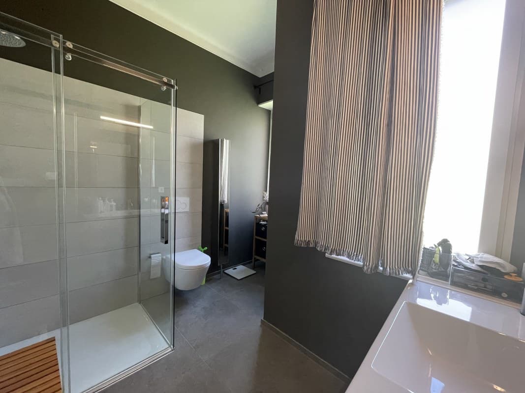 APPARTAMENTO DI 5 LOCALI CON MERAVIGLIOSA VISTA LAGO