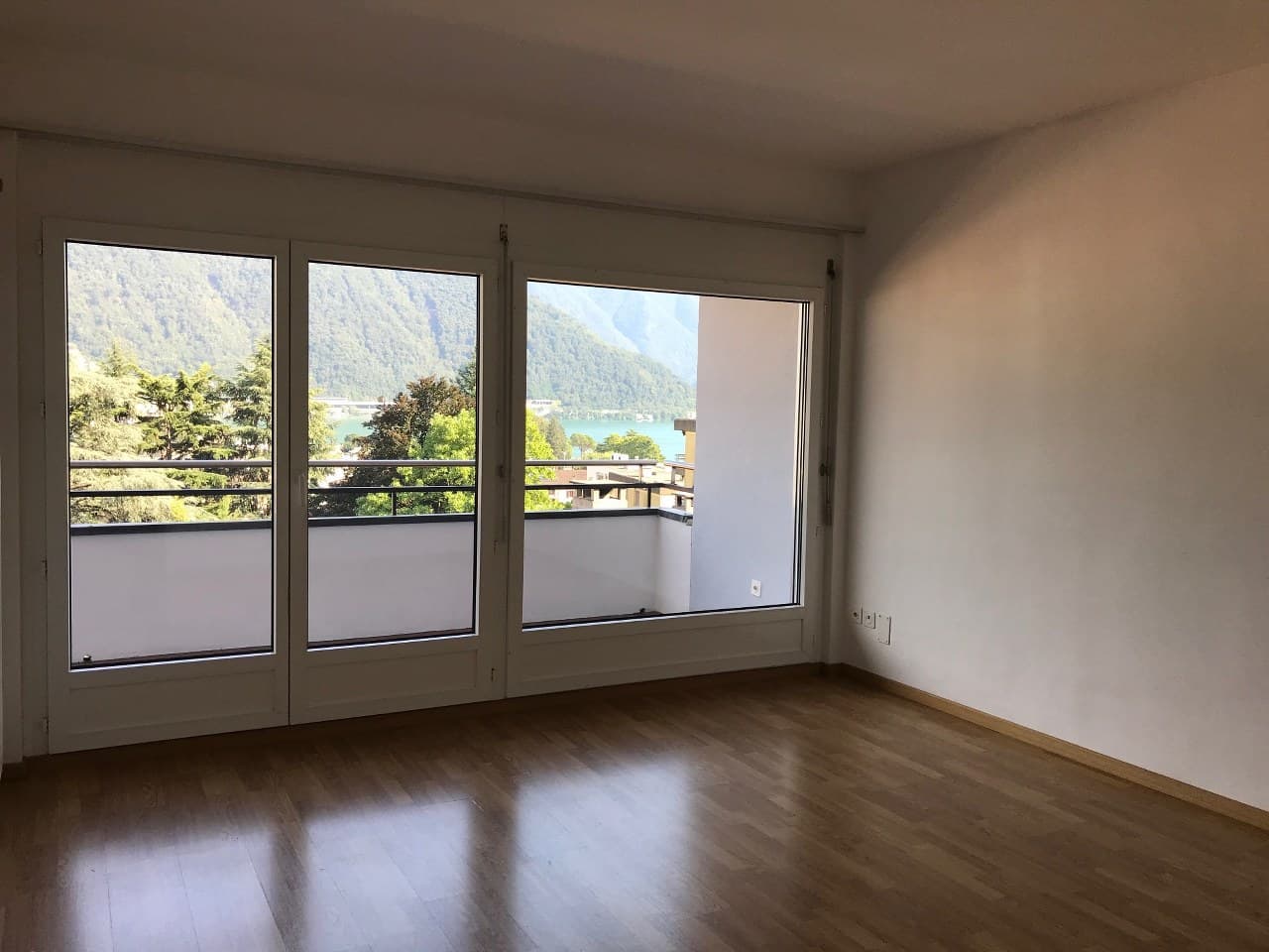 4.5 ROOM APARTMENT WITH PARTIAL LAKE VIEW
