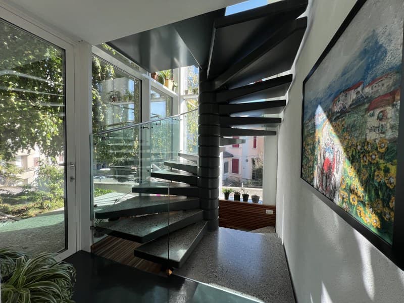 ELEGANT MODERN VILLA WITH LARGE GARDEN