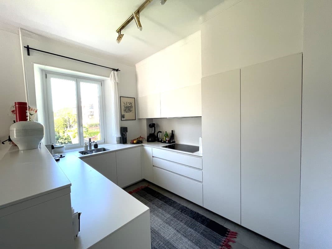 APPARTAMENTO DI 5 LOCALI CON MERAVIGLIOSA VISTA LAGO